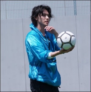 山崎賢人は運動神経抜群 中学時代はサッカー部でエースナンバー10番 動画life